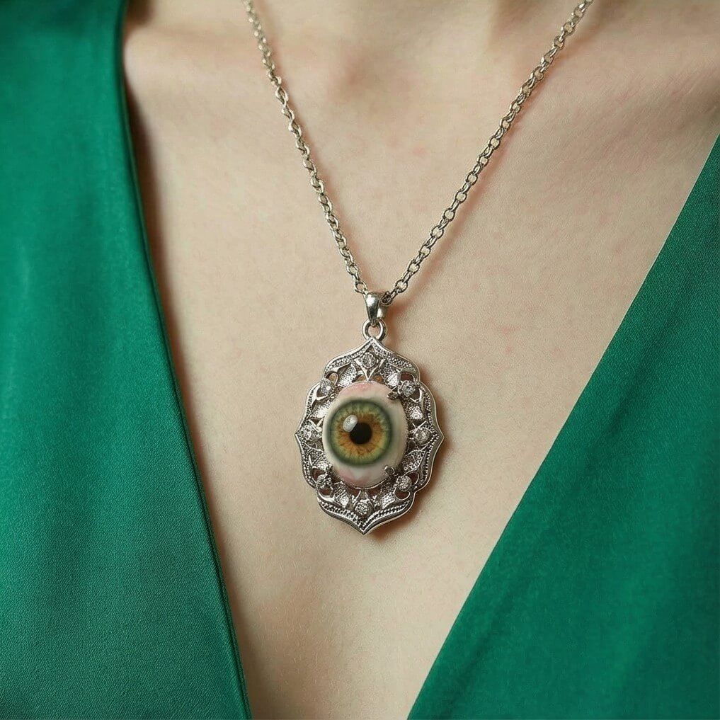 The Gaze · Eternal Necklace