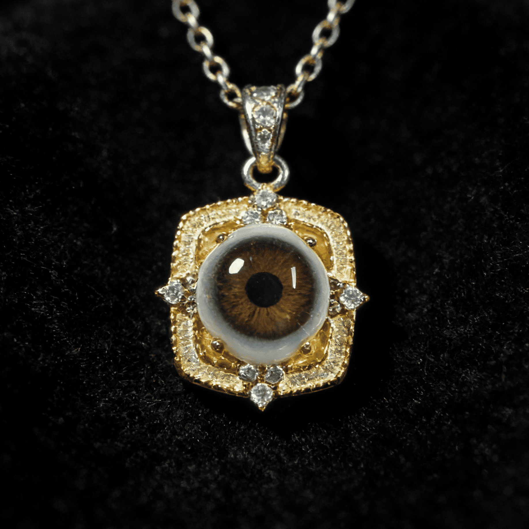 The Gaze · Aurelia Pendant