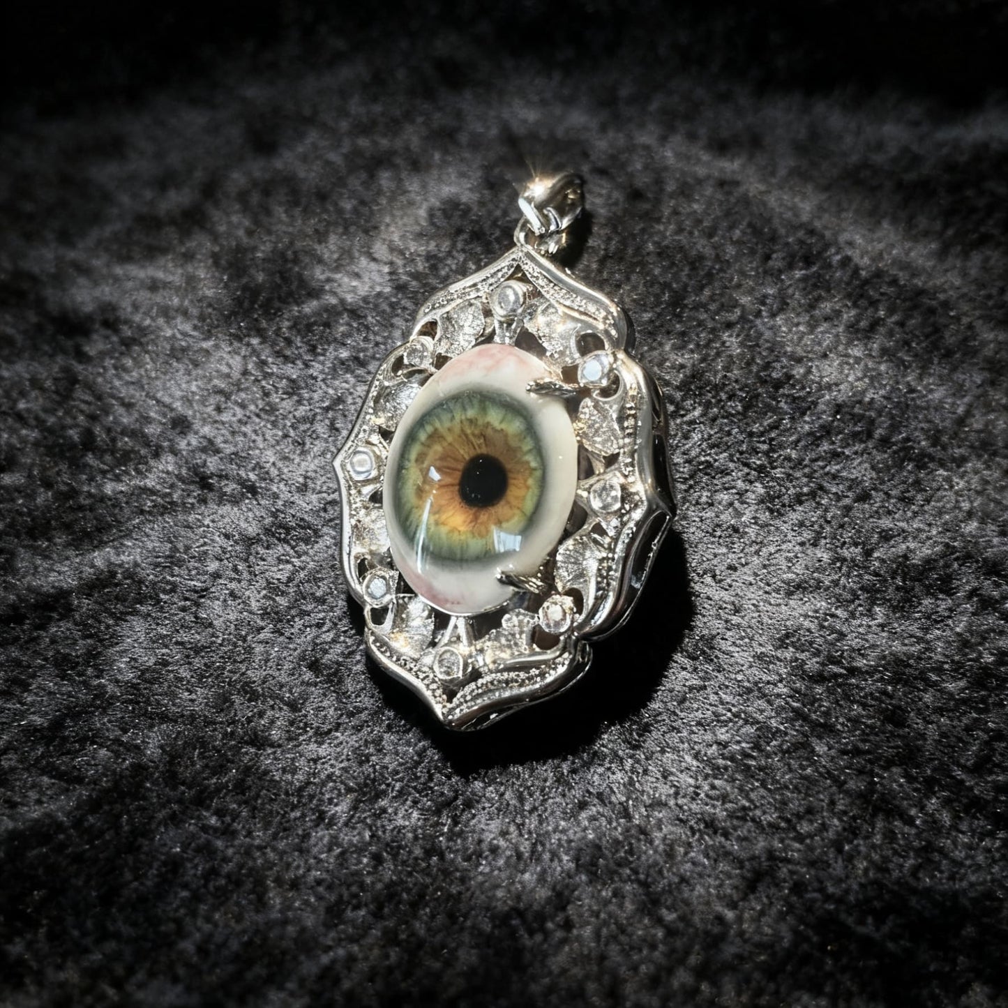 CUSTOM EYE NECKLACE (DM IG: eccentric_manor)