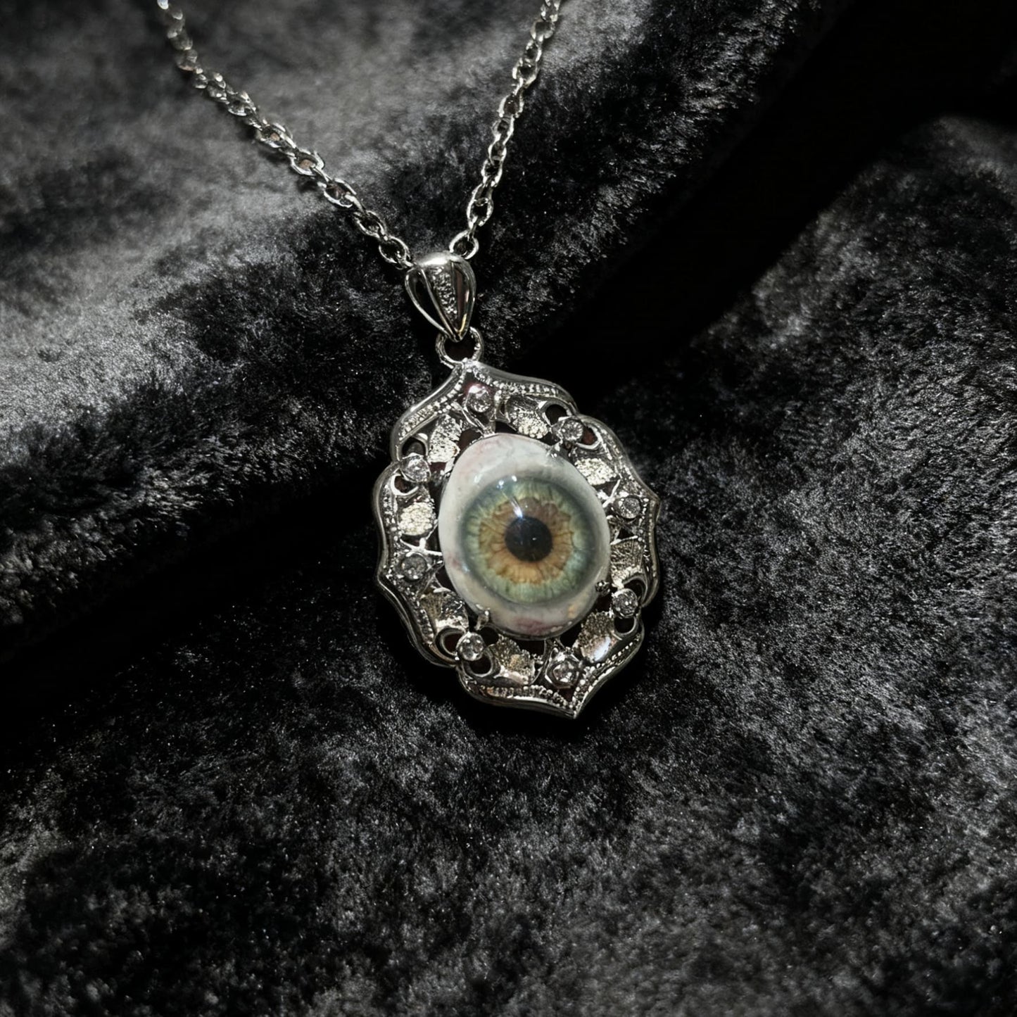 CUSTOM EYE NECKLACE (DM IG: eccentric_manor)