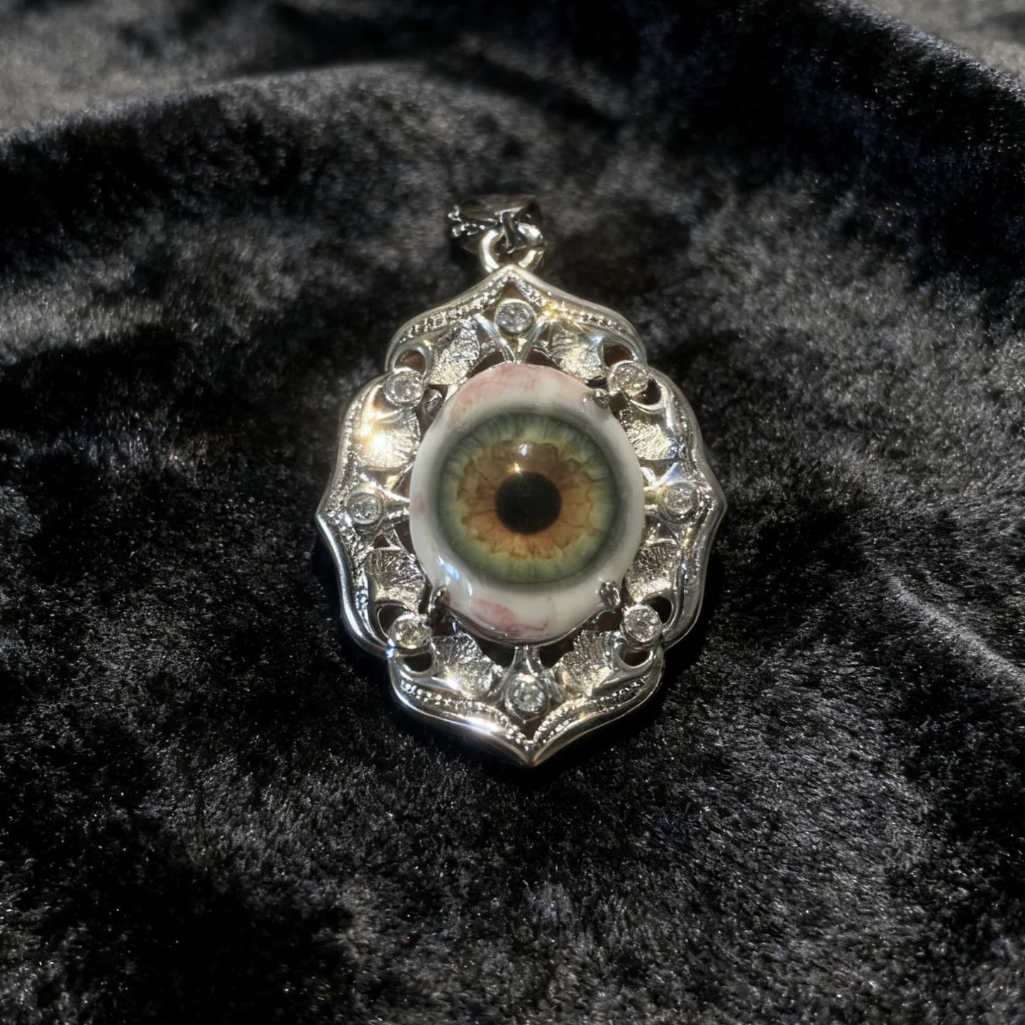 CUSTOM EYE NECKLACE (DM IG: eccentric_manor)