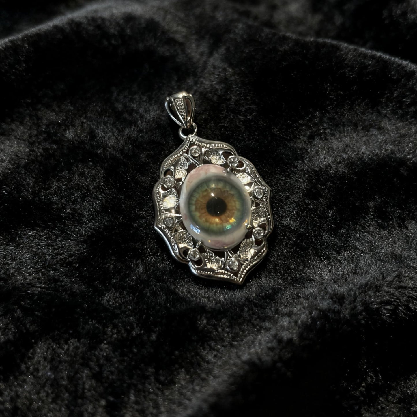 CUSTOM EYE NECKLACE (DM IG: eccentric_manor)