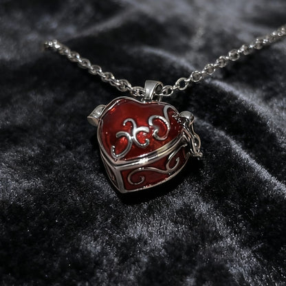 CUSTOM EYE HEART NECKLACE (DM IG: eccentric_manor)