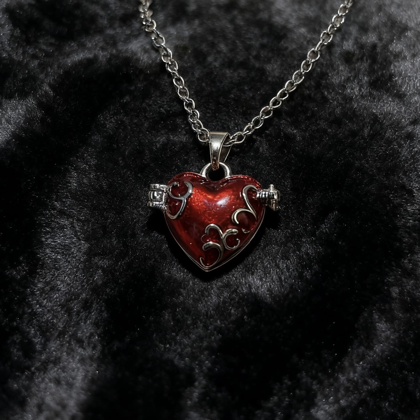 CUSTOM EYE NECKLACE (DM IG: eccentric_manor)