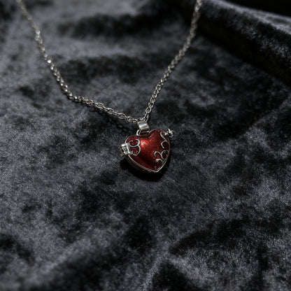 CUSTOM EYE HEART NECKLACE (DM IG: eccentric_manor)